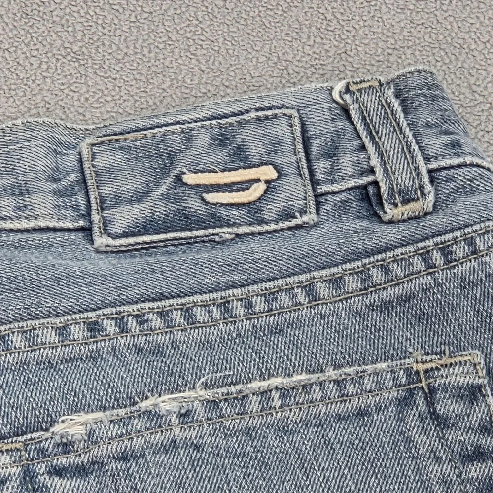 Diesel Jeans Mens Light Blue Straight Button Fly Faint Stains Hem Fits 28x30‎